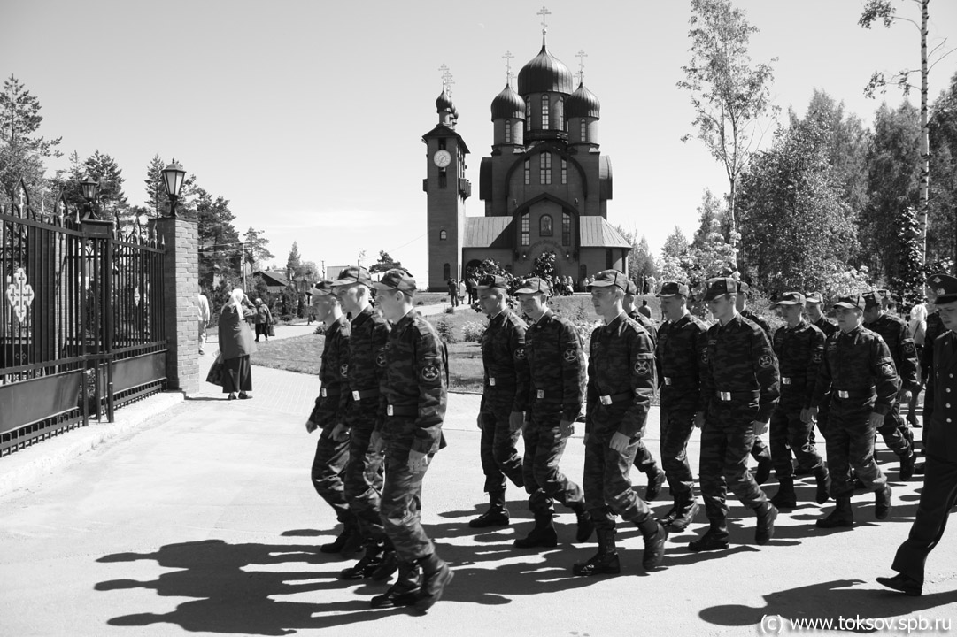Солдаты у храма (Токсово `09)